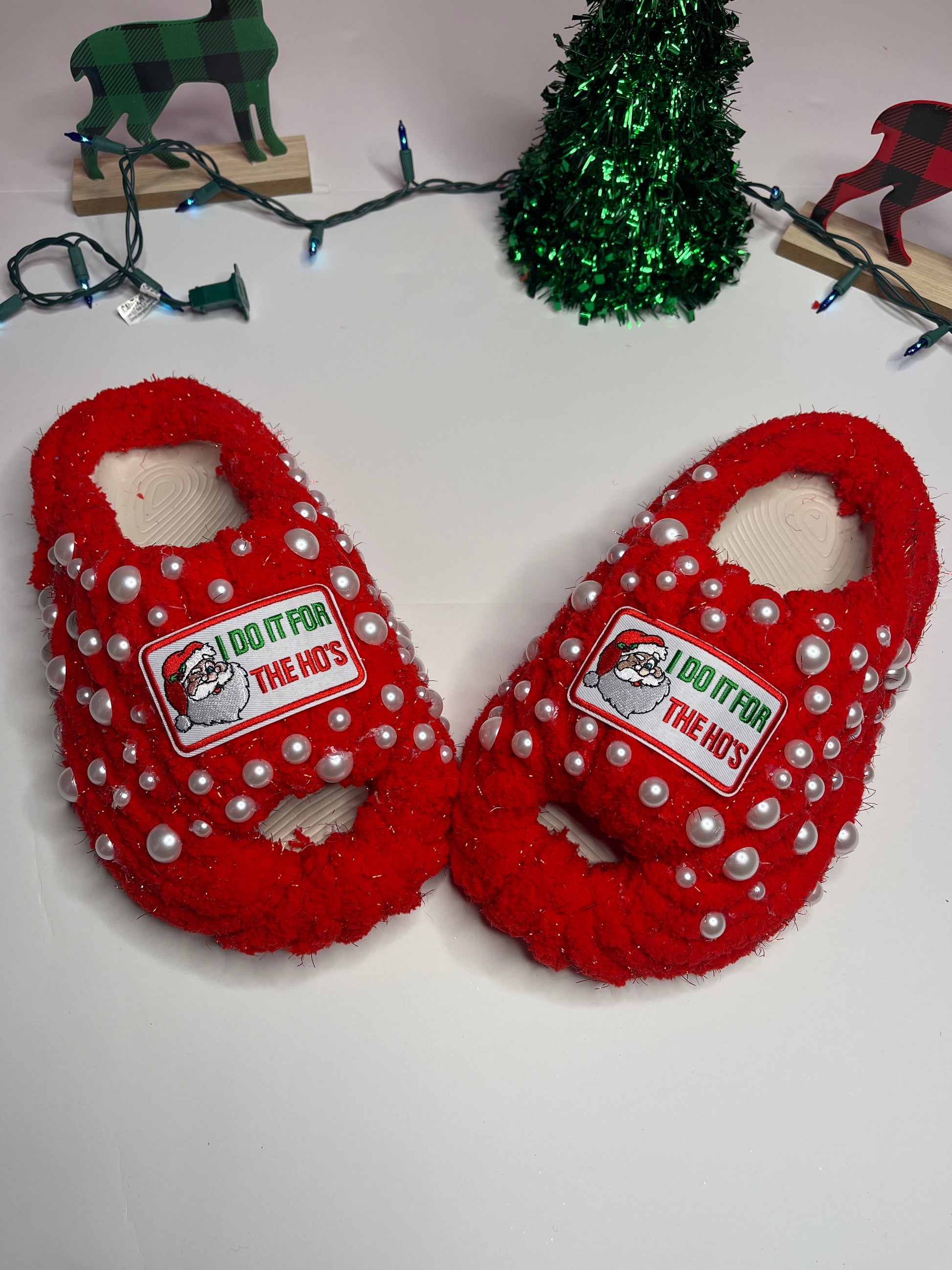 "Cozy red handmade yarn slippers for women, perfect for holiday shopping and Christmas gifts"