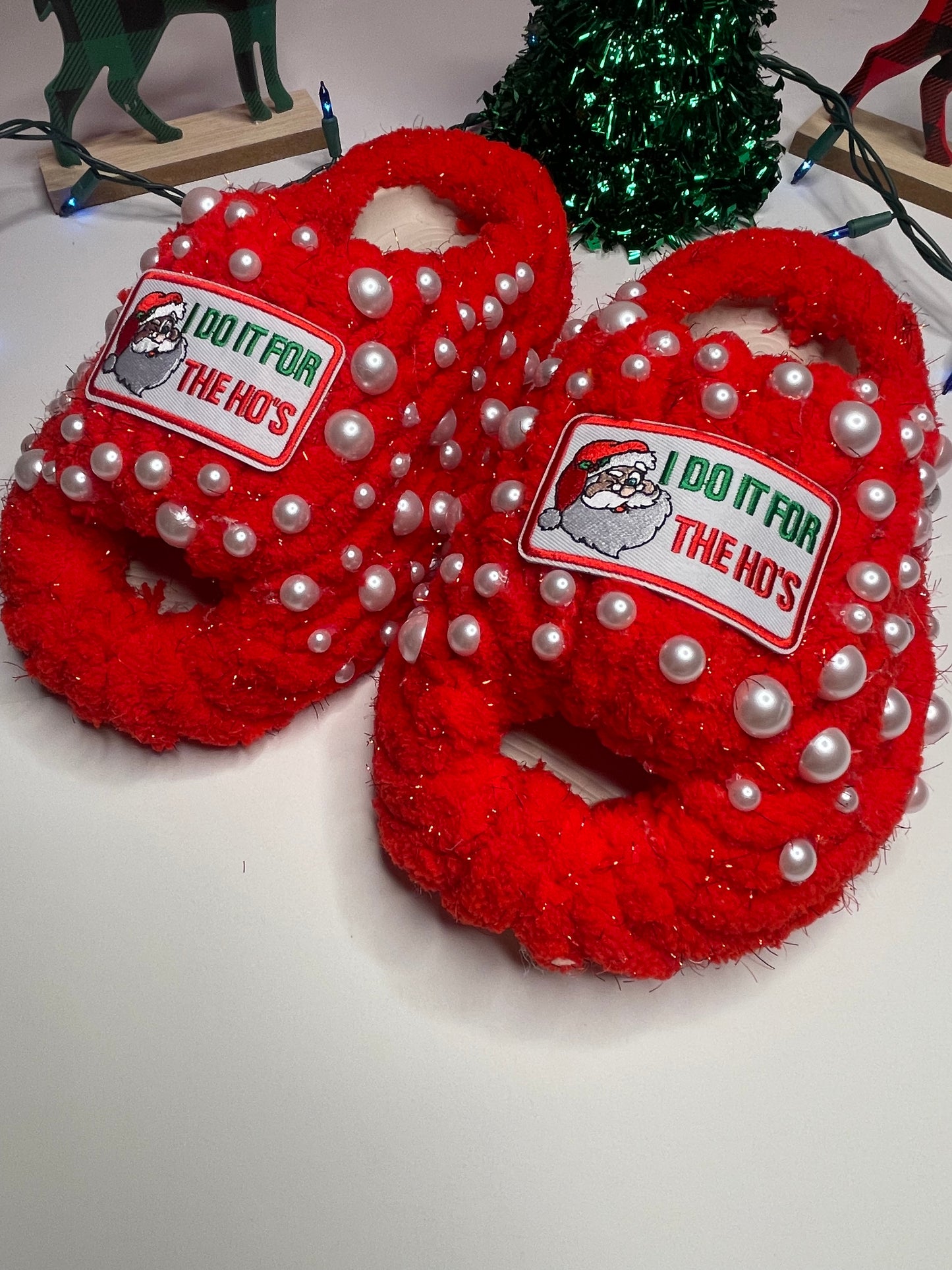 "Cozy red handmade yarn slippers for women, perfect for holiday shopping and Christmas gifts".