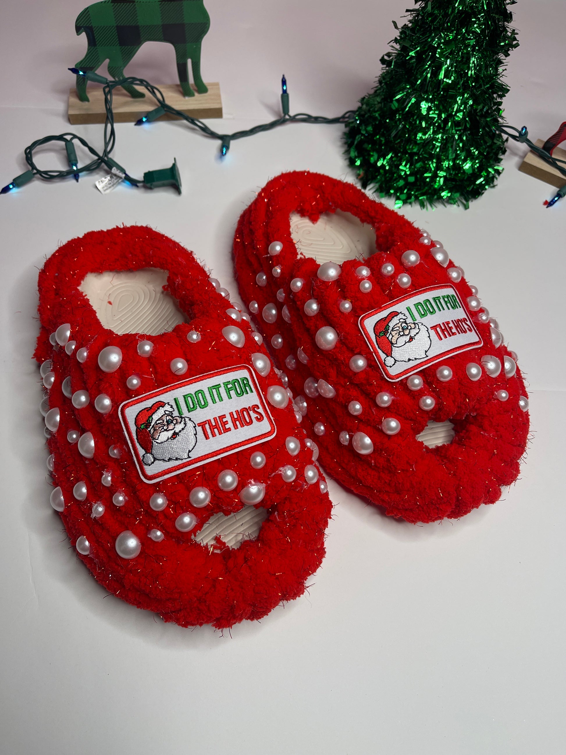 "Cozy red handmade yarn slippers for women, perfect for holiday shopping and Christmas gifts"