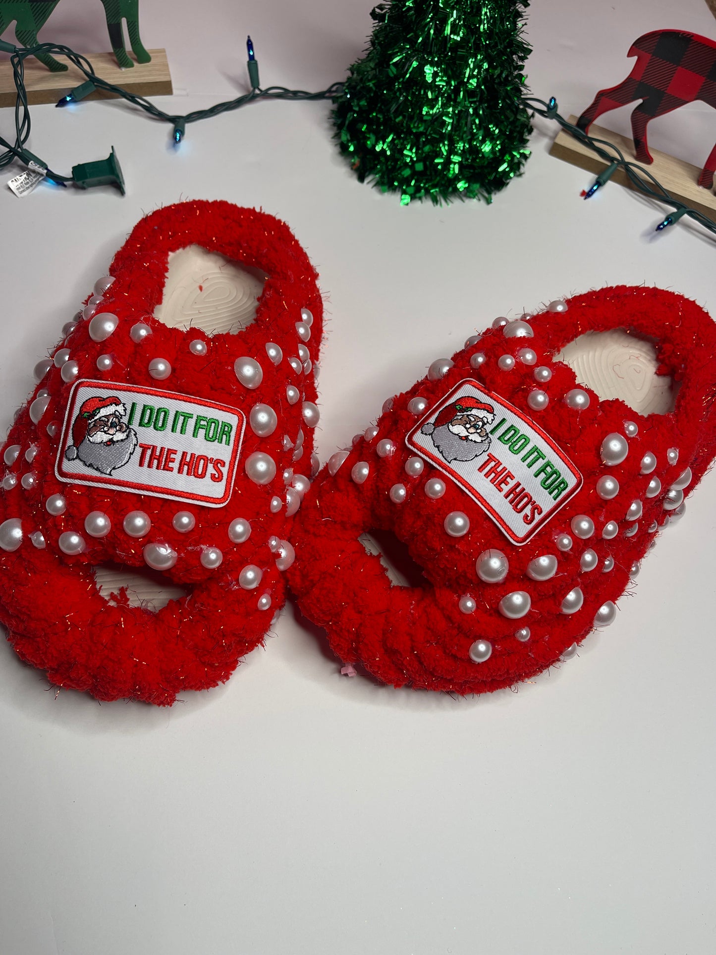 "Cozy red handmade yarn slippers for women, perfect for holiday shopping and Christmas gifts"